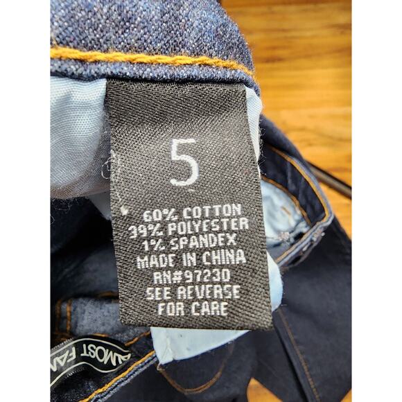 Almost Famous Juniors Jeans/jeggings Size 5 Dark Wash - Picture 9 of 10